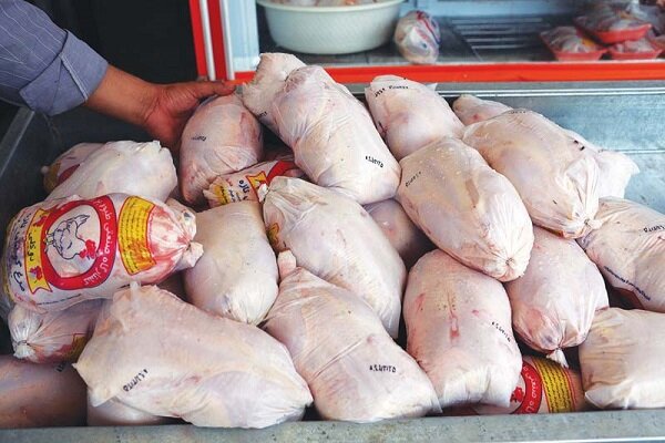 تقاضای مردم برای خرید مرغ ۷۰ درصد کاهش یافت