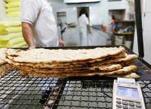افزایش قیمت نان توسط نانوایان‌ تخلف است‌